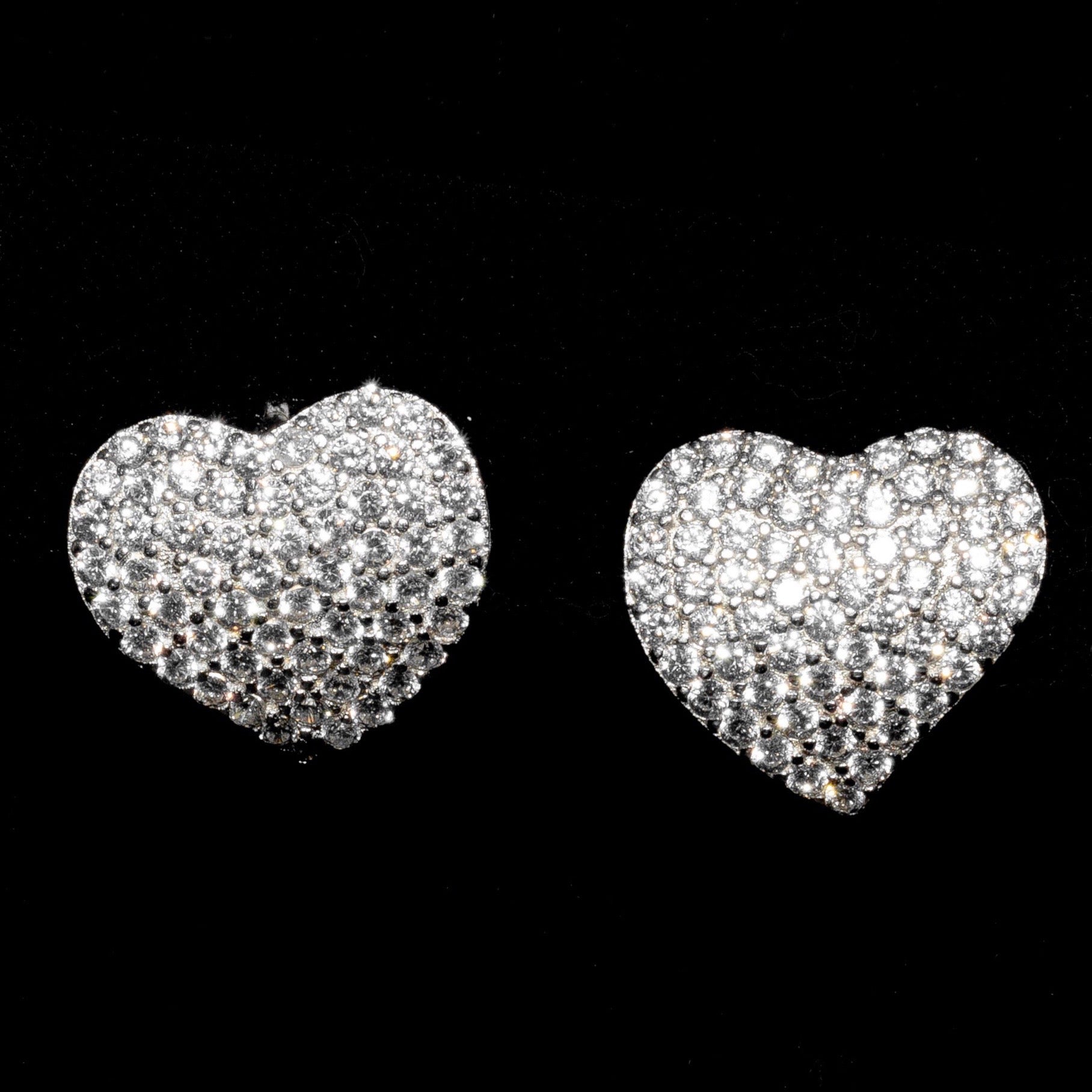 Aretes de corazon de plata con circones blancos