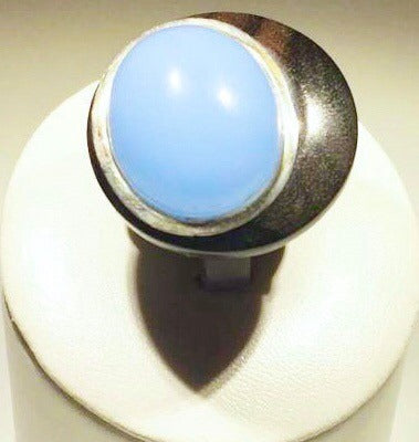 Anillo de madera y calcedonia