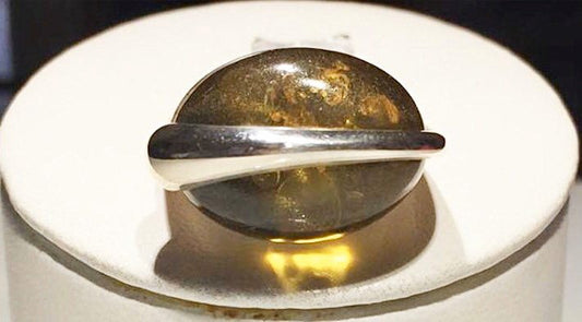 Anillo de plata con ambar
