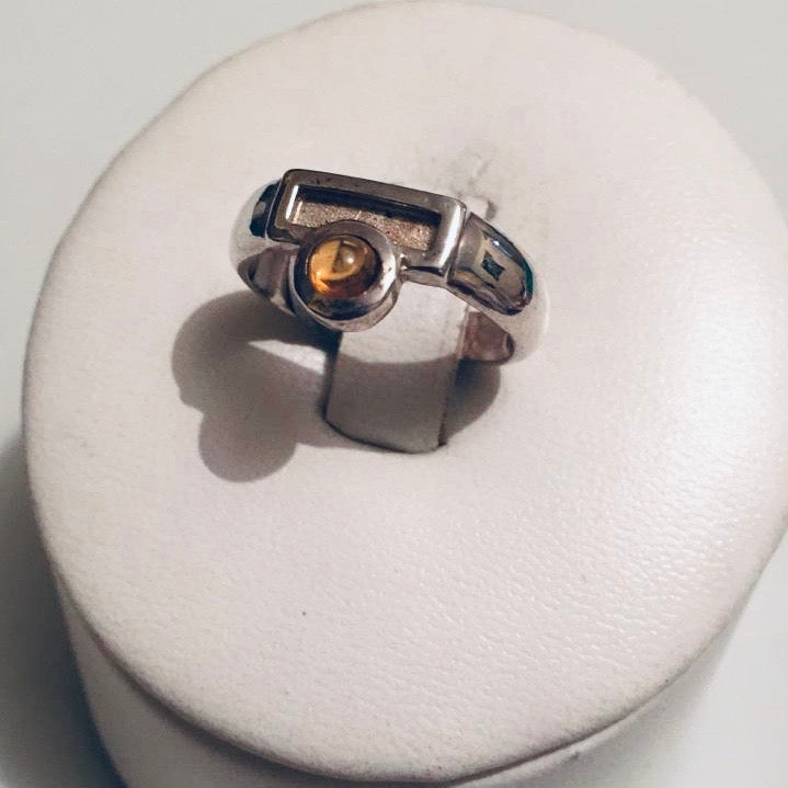Anillo de plata con ambar
